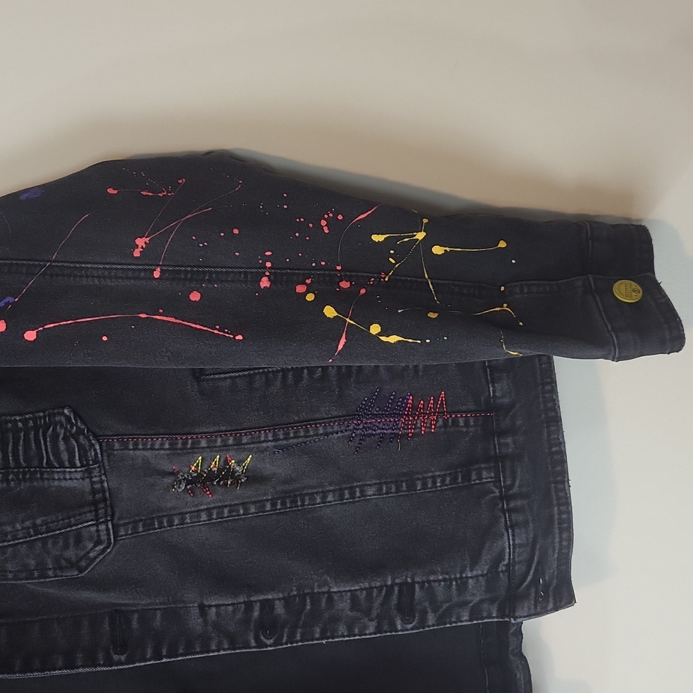 Switch Remarkable Black Distressed Embroidered Po… - image 7